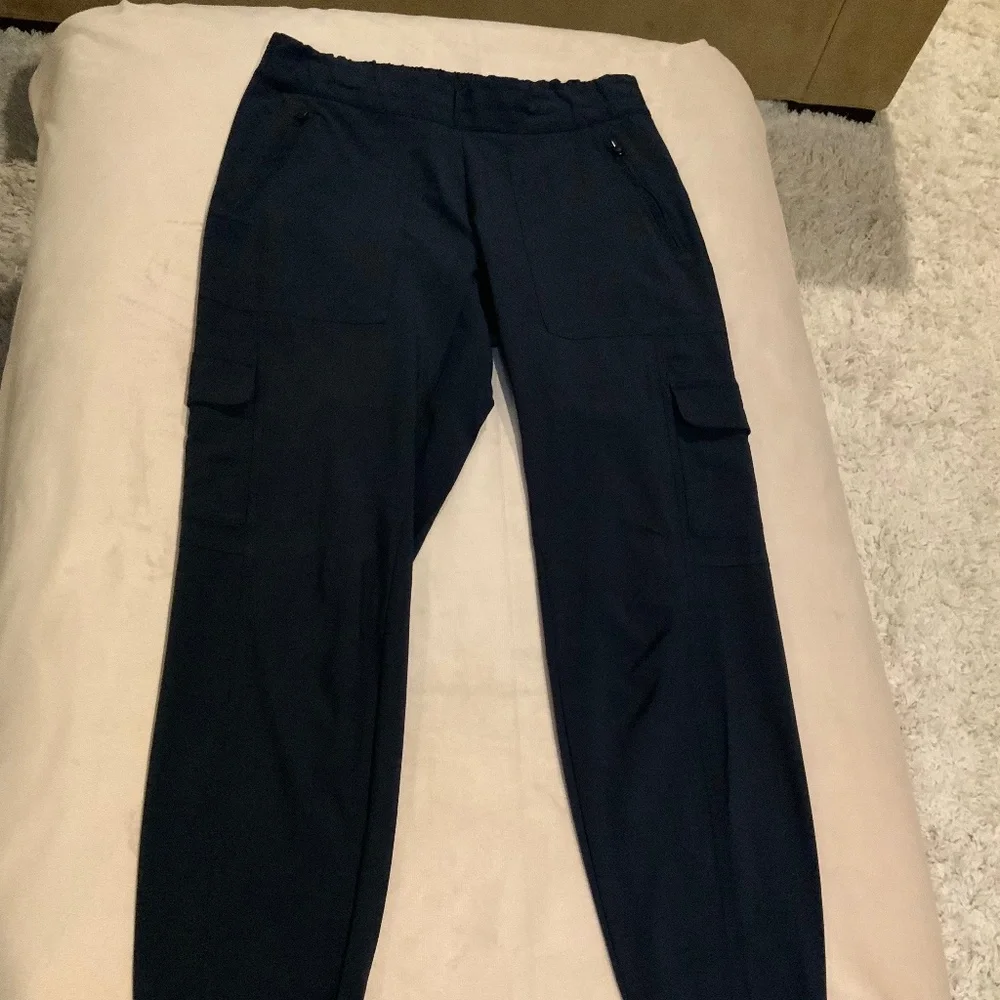 Athleta Blue 8 Lightweight High Rise Cargo pants Adventure Gym Active Sporty